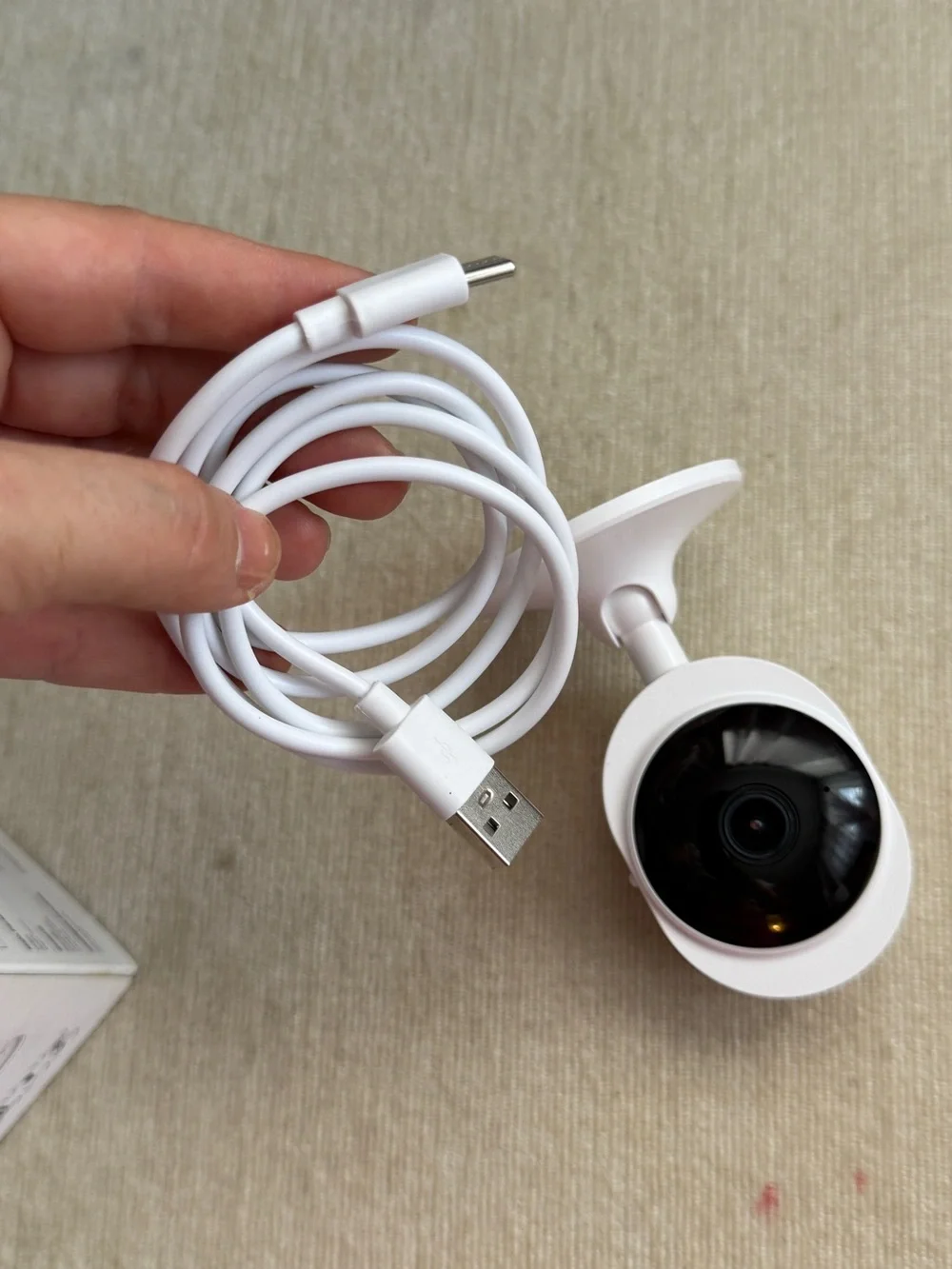 Compact White Home Wi‑Fi Security Camera (C2)
